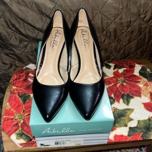 Abella Woman’s true comfort size 6